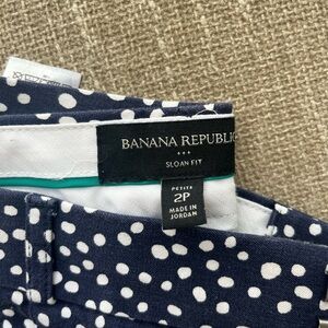 Banana republic Sloan ankle crop navy speckled pant
Size 2P
